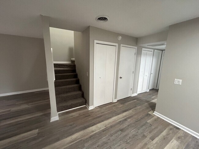 Building Photo - 240 Jamil Rd