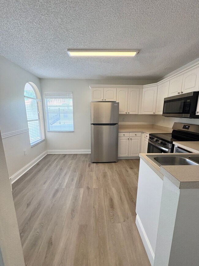 Building Photo - 8824 Coral Palms Ct