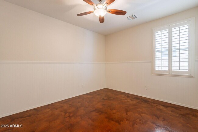 Building Photo - 888 S 165th Ln