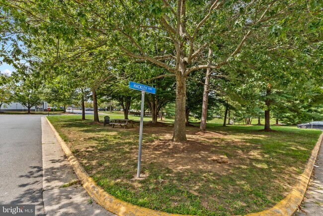 Building Photo - 106 Hackley Ct