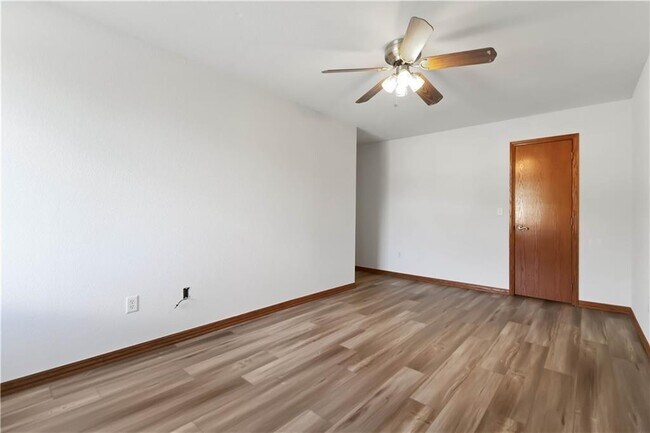 Building Photo - 2915 E Sterling Ct