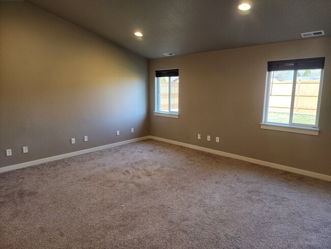 Building Photo - New 3 bedroom Hayden Home