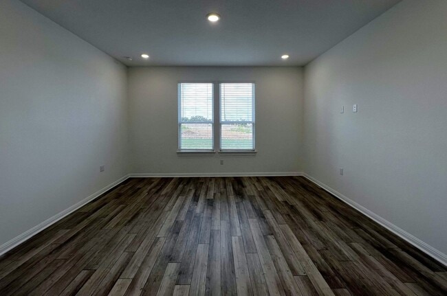 Building Photo - 106 Middle Crk Rd