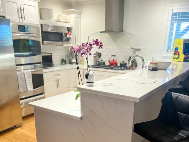 Building Photo - 72 Carson Ave