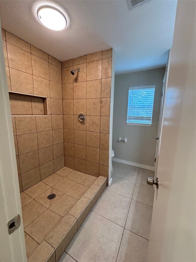 Building Photo - 8049 Forest Hills Dr