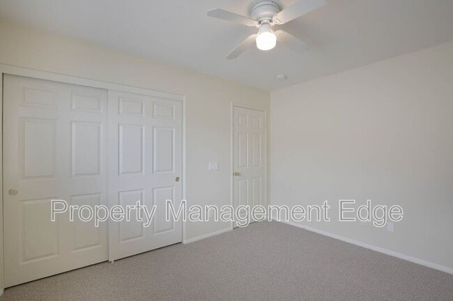 Building Photo - Birch Ct 38265