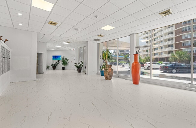 Building Photo - 1801 S Ocean Dr