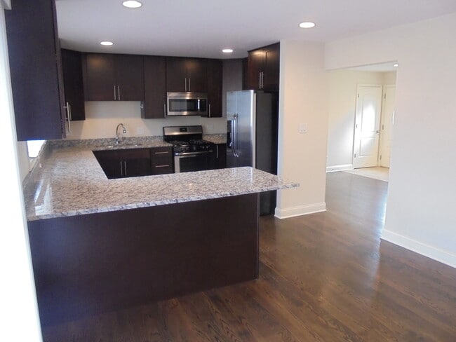 Building Photo - 66 Barrow Dr