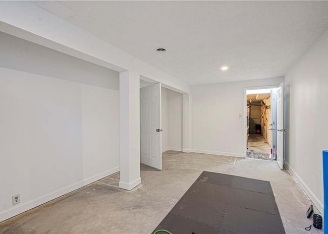 Building Photo - 2100 NE Belvoir St