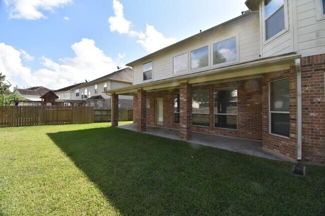 Building Photo - 22306 Fieldcrest Ln