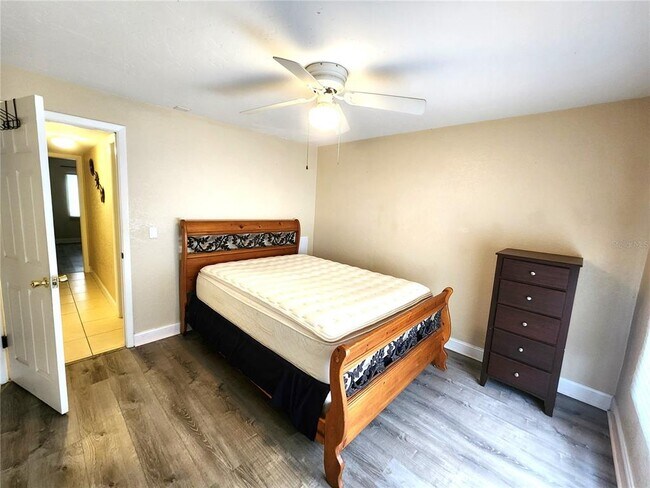 Building Photo - 2720 Hidden Lake Blvd