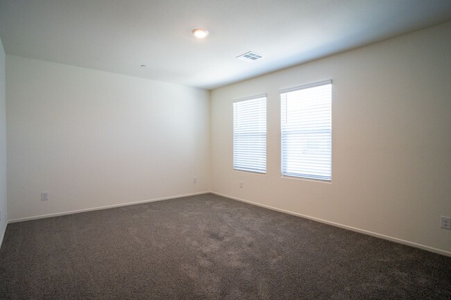 Building Photo - Modern 3-Bedroom, 3-Bathroom Home with Sma...
