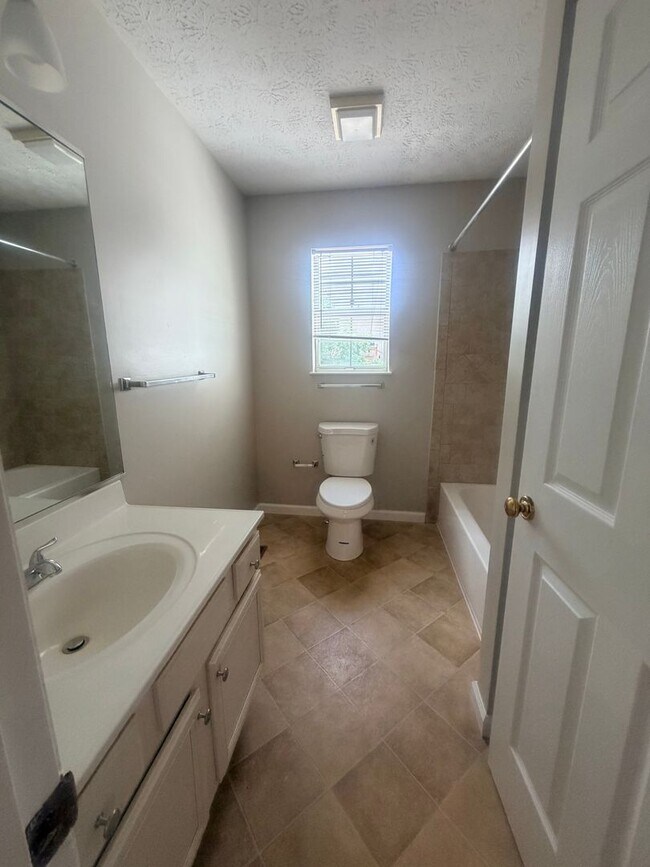 Building Photo - 2519 Cedar Ln