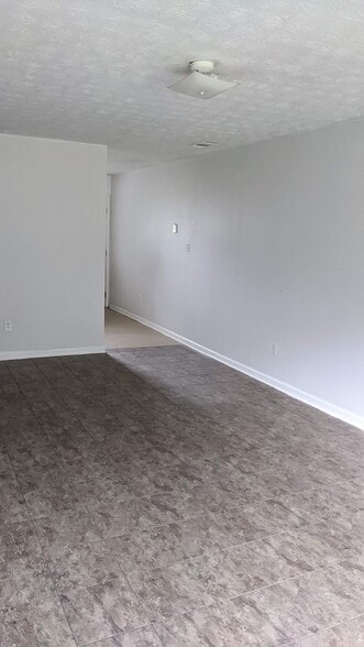 Building Photo - 102 Jay Ln