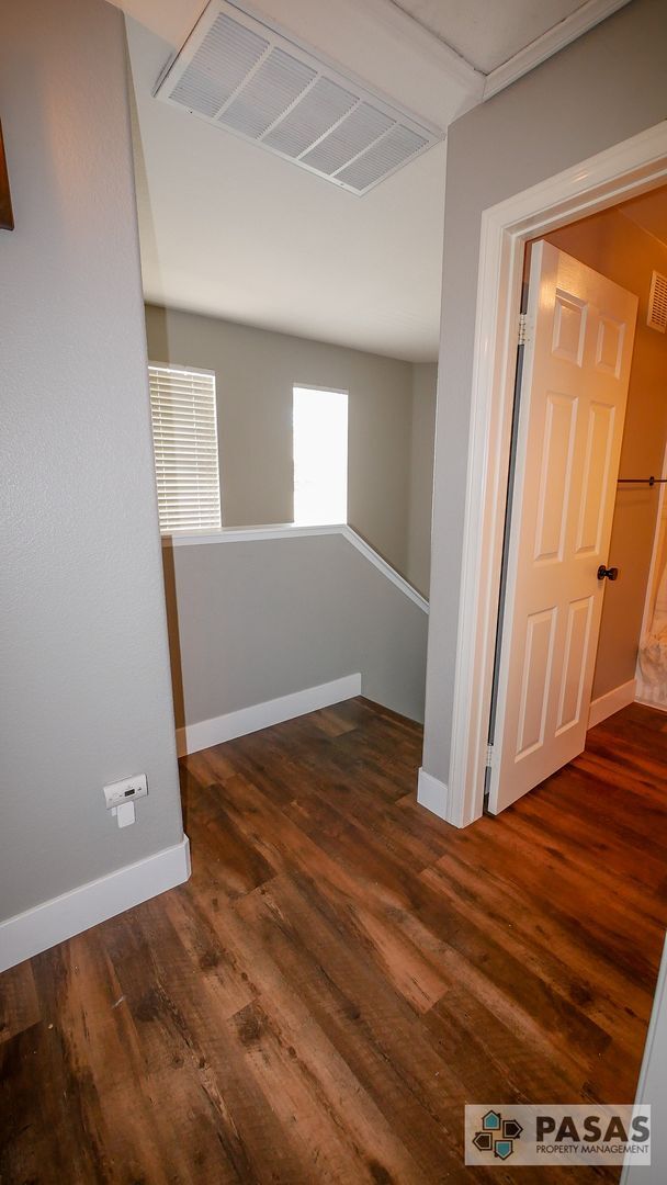 Building Photo - Modern Corner-Unit Condo with tandem 2-Car Garage in Central San Diego
