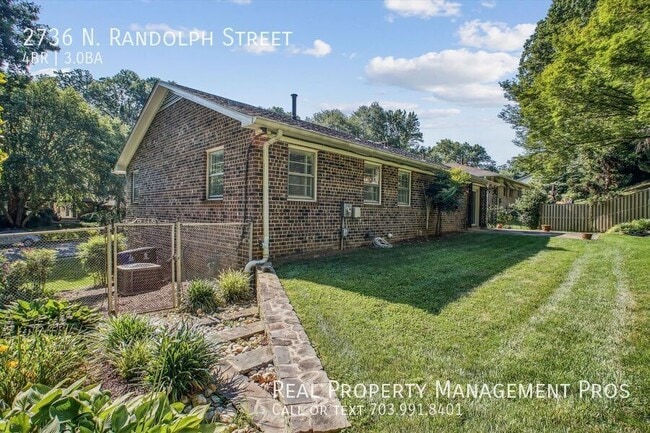 Building Photo - 2736 N Randolph St