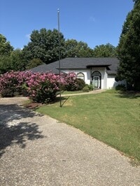 Building Photo - 4345 Kings Pl