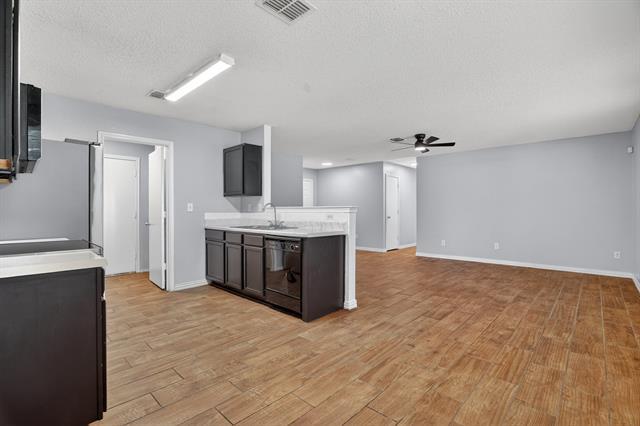 Building Photo - 1435 Queen Annes Dr