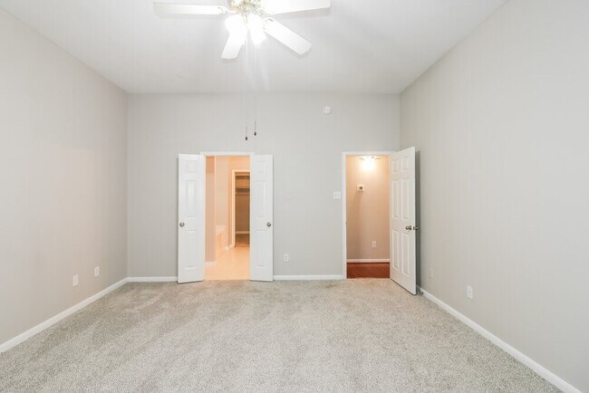 Building Photo - 8919 Green Ray Dr