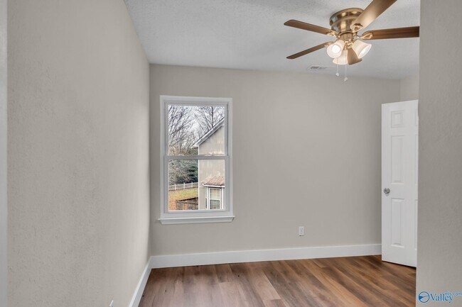 Building Photo - 213 Rebecca Pines Dr