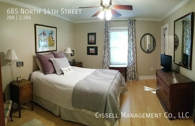 Building Photo - 685 N 14th St