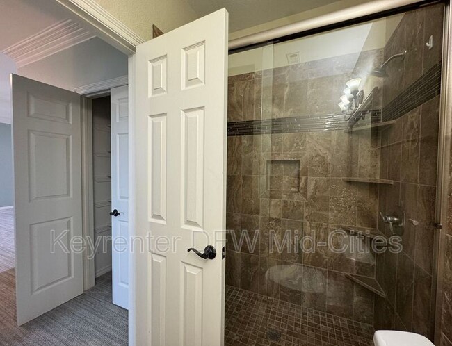 Building Photo - 2417 Creekside Cir S