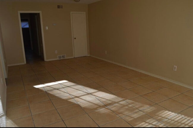 Building Photo - 3240 Forest Glen St