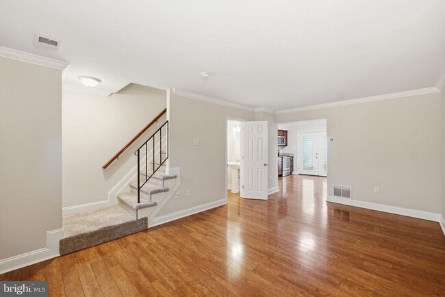 Building Photo - 524 Lancaster Pl