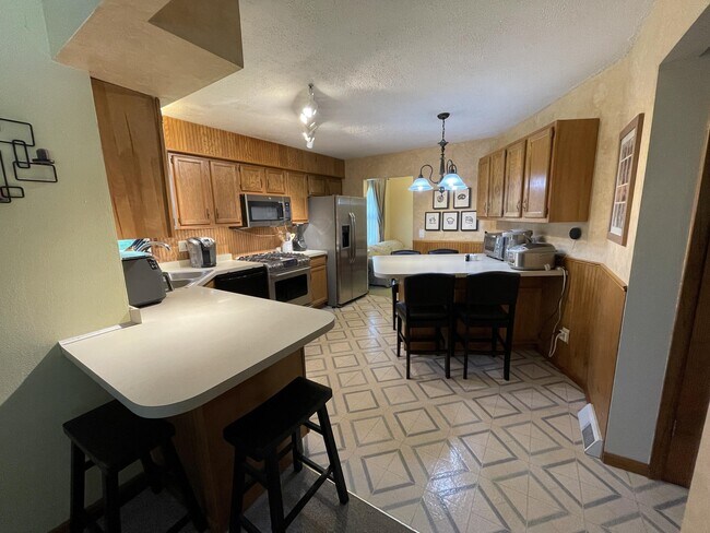 Building Photo - 1708 Howlett Ln