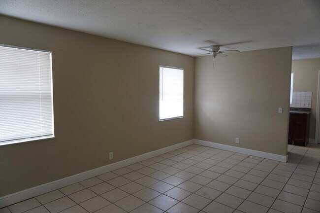Building Photo - 1601 AC Evans St
