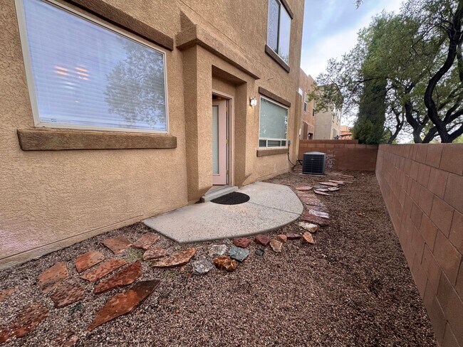 Building Photo - 2151 Cortina Loop SE