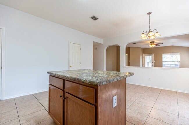 Building Photo - 8914 Walnut Springs