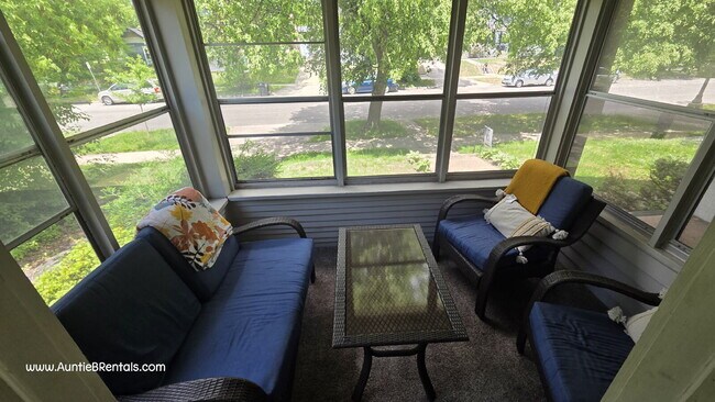 Building Photo - Spacious 4BR  in Saint Paul | 2 Full Baths - VIDEO TOUR