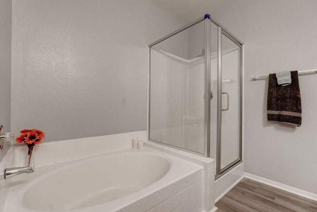 Building Photo - 855 N Stephanie St