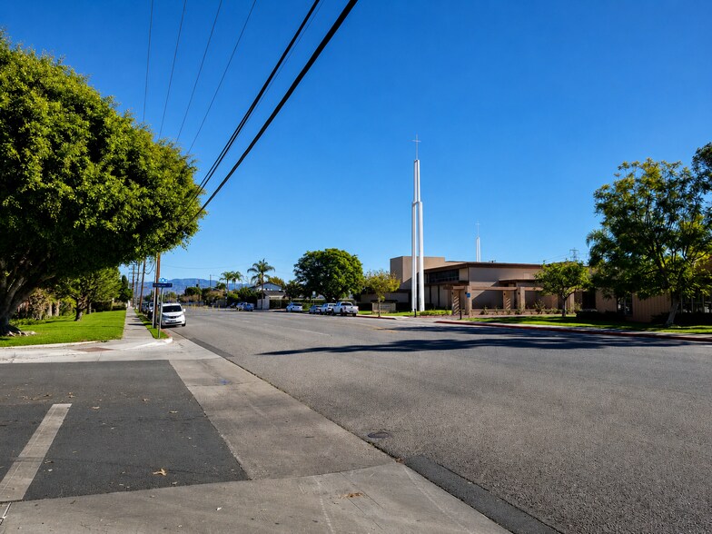 Quiet and convenient community setting with nearby streets, sidewalks, and local access. - 339 E Taft Ave