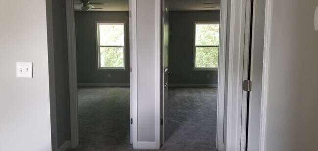Building Photo - 181 Candle Brook Dr