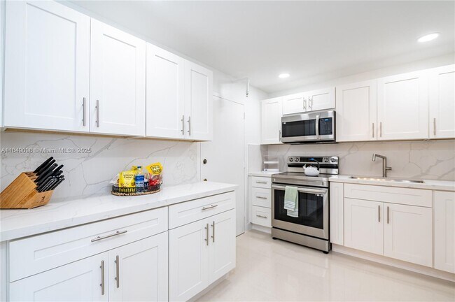 Building Photo - 2780 NE 183rd St