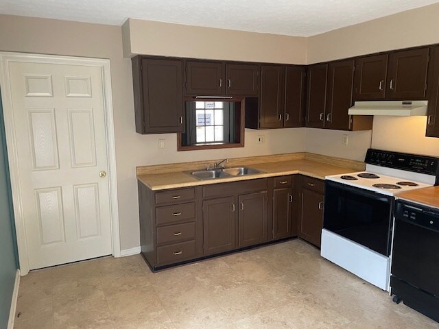Building Photo - 9103 Cedarwood Dr