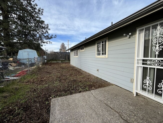 Building Photo - Charming Single-Level Home Featuring New Hardwood Floors, Bright Bedrooms & Open-Concept Living