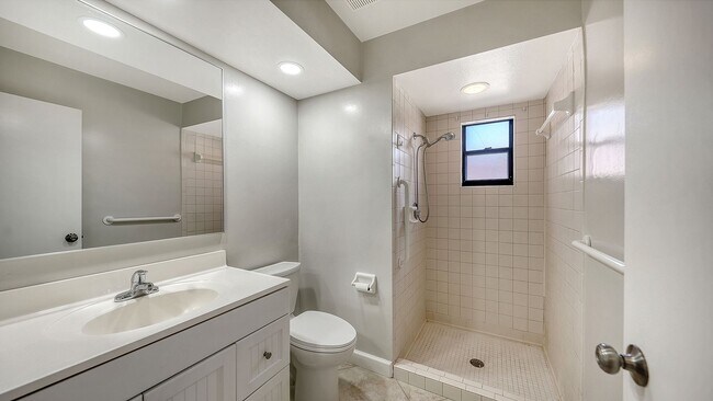 Building Photo - 2/2 Villa in South Sarasota