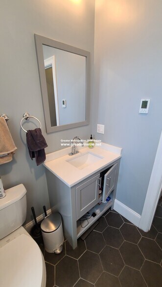 Building Photo - 21 Winfield St