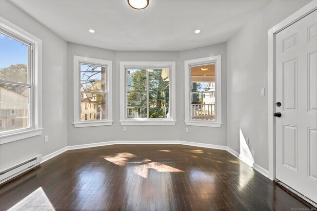 Building Photo - 230 Cooke St