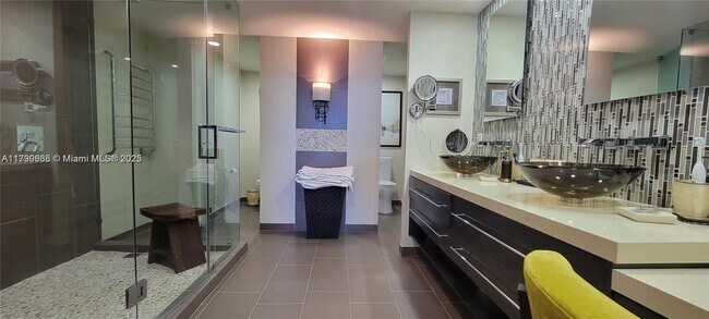 Building Photo - 1331 Brickell Bay Dr