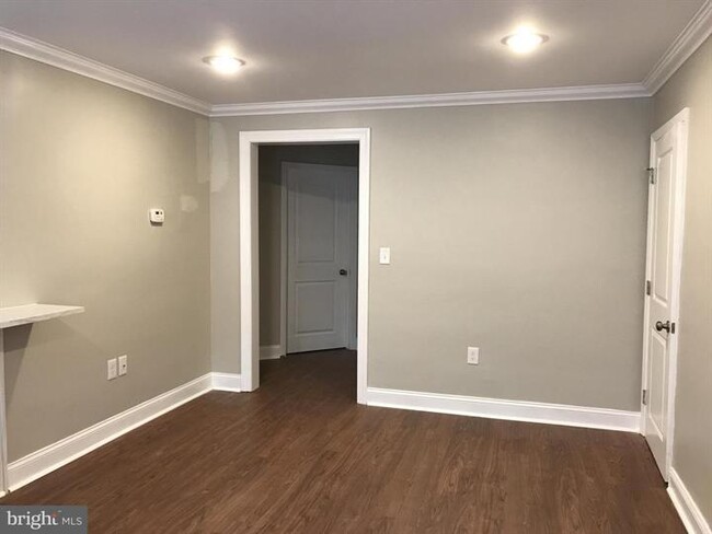 Building Photo - 5402 Midwood Ave