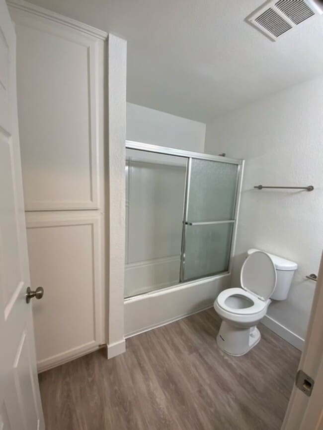 Building Photo - 1 Bedroom 1 bath condo for rent