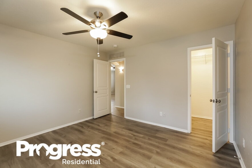 Building Photo - 10974 W Manzanita Dr