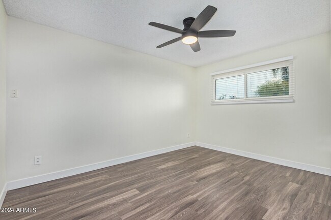 Building Photo - 4414 S Newberry Rd