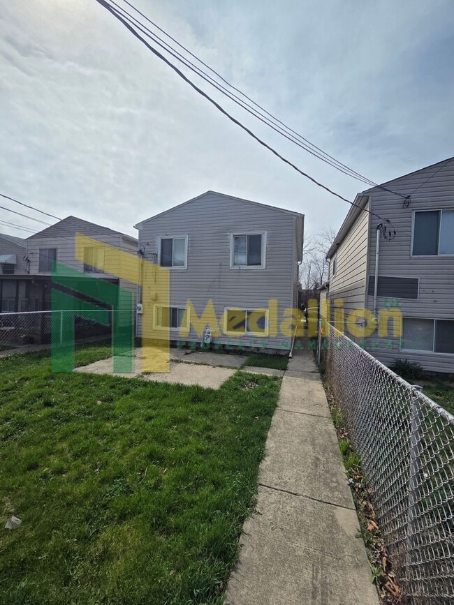 Building Photo - Updated 4-Bedroom Home with Finished Basement and Fenced Yard