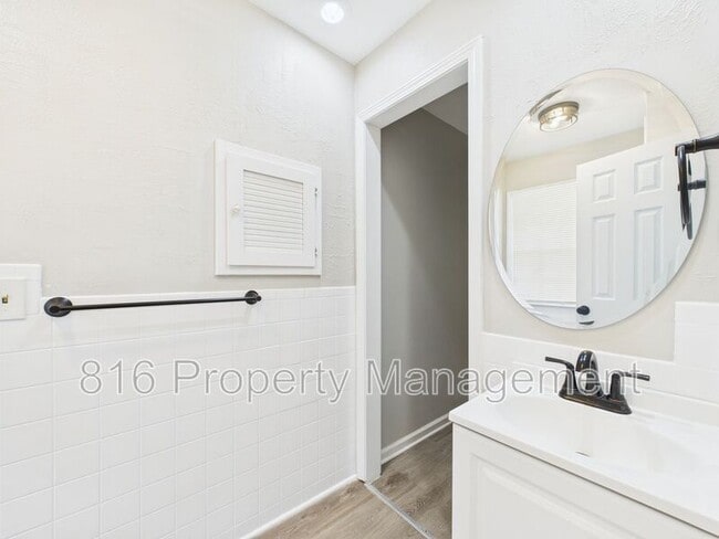 Building Photo - 3233 Shady Bend Dr
