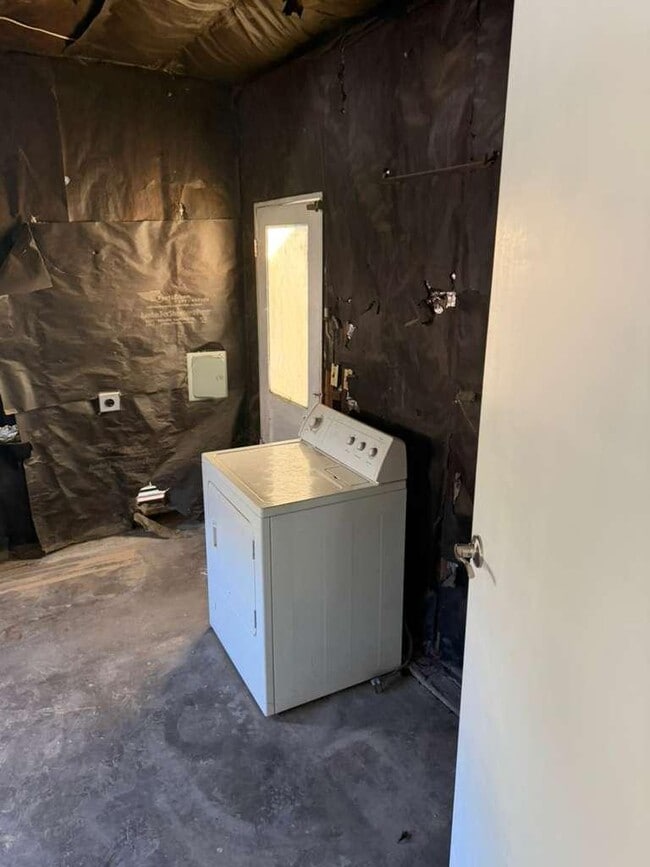 Building Photo - 5621 Mildred St